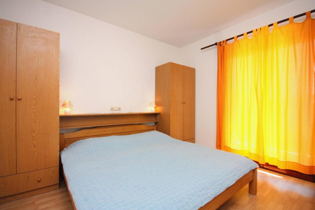 Apartments And Rooms By The Sea Palit, Rab - 5044 Exterior photo