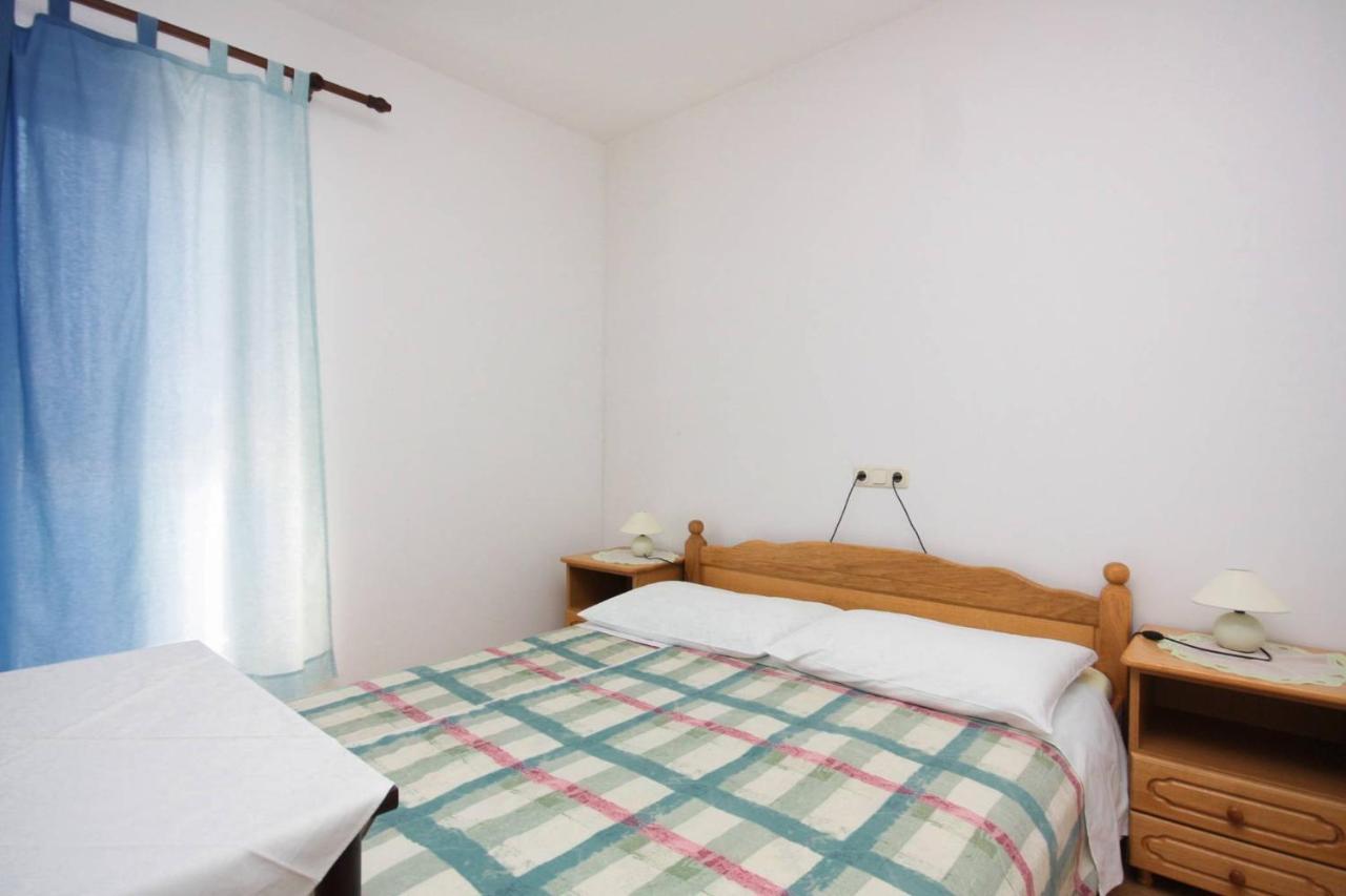 Apartments And Rooms By The Sea Palit, Rab - 5044 Exterior photo