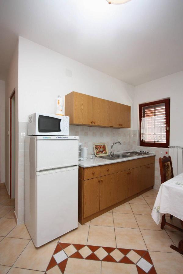Apartments And Rooms By The Sea Palit, Rab - 5044 Exterior photo