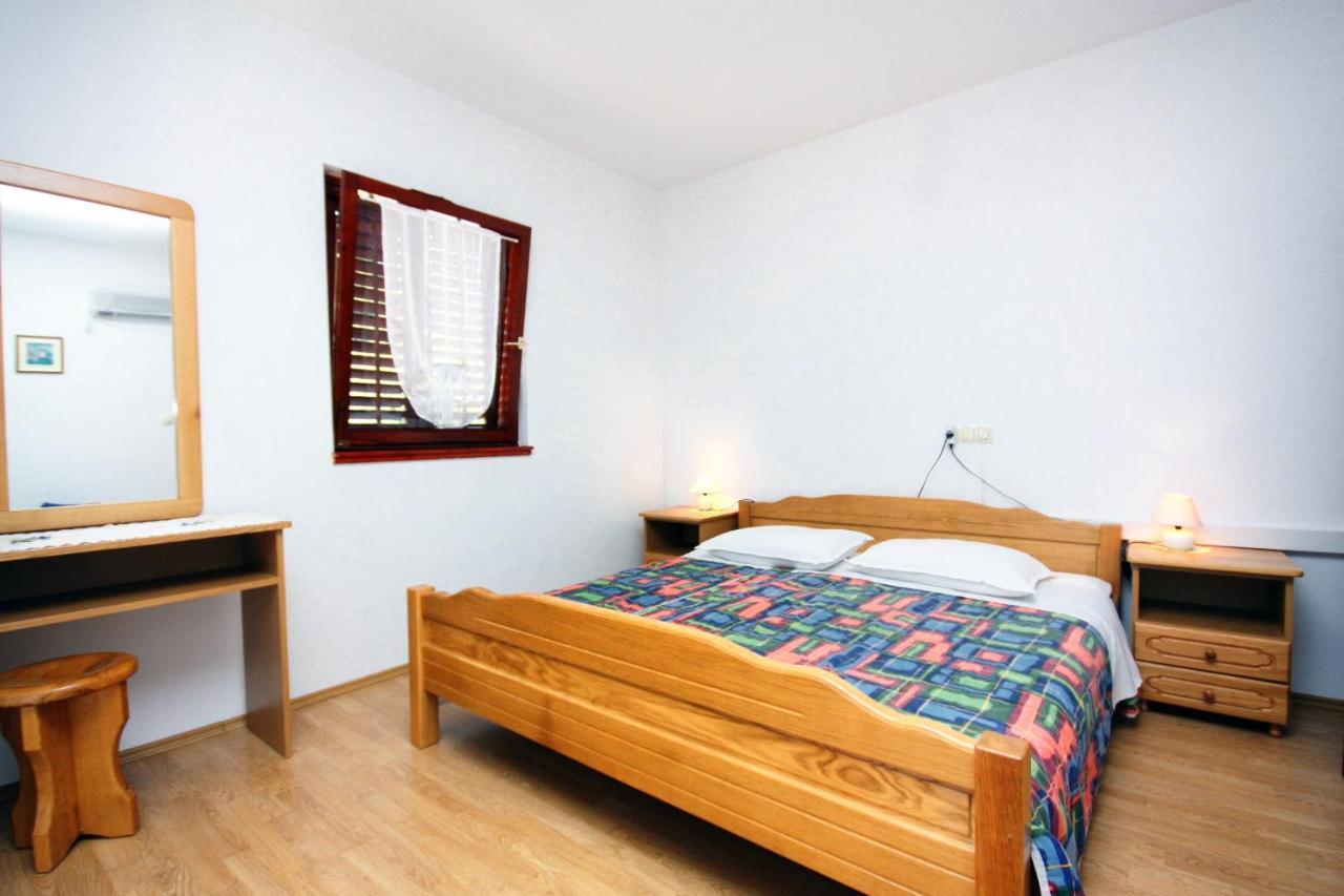 Apartments And Rooms By The Sea Palit, Rab - 5044 Exterior photo