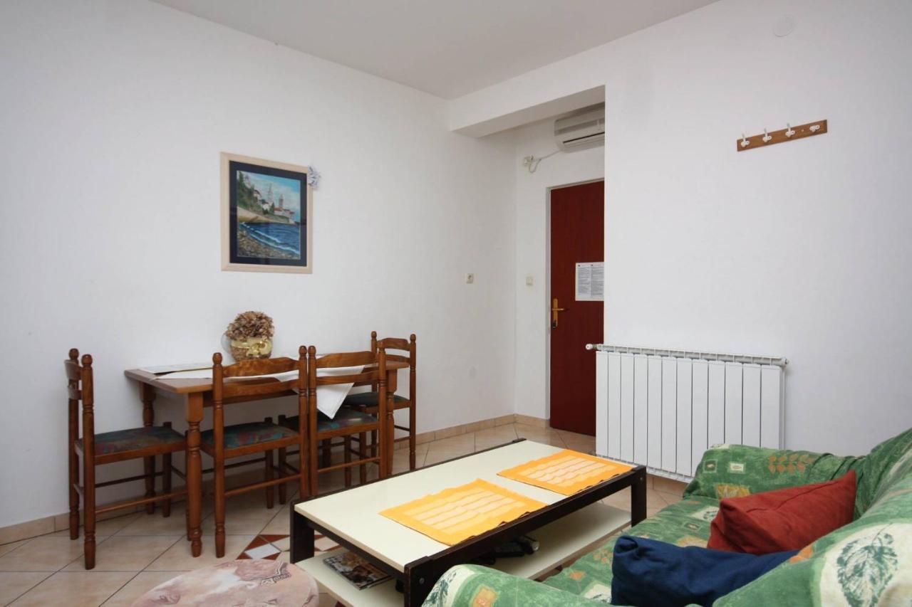 Apartments And Rooms By The Sea Palit, Rab - 5044 Exterior photo